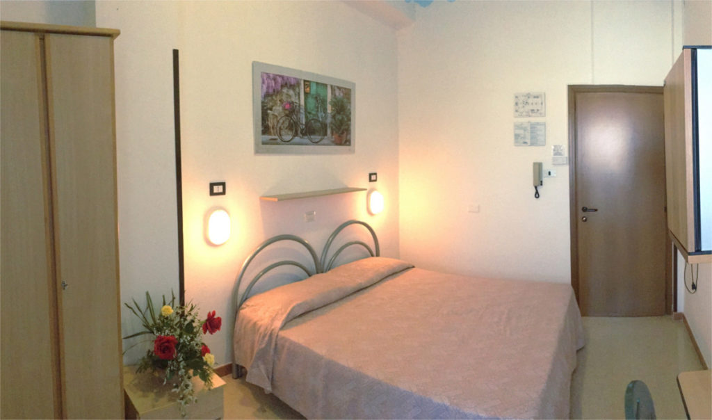 Le camere doppie lato mare dell'Hotel Edelweiss