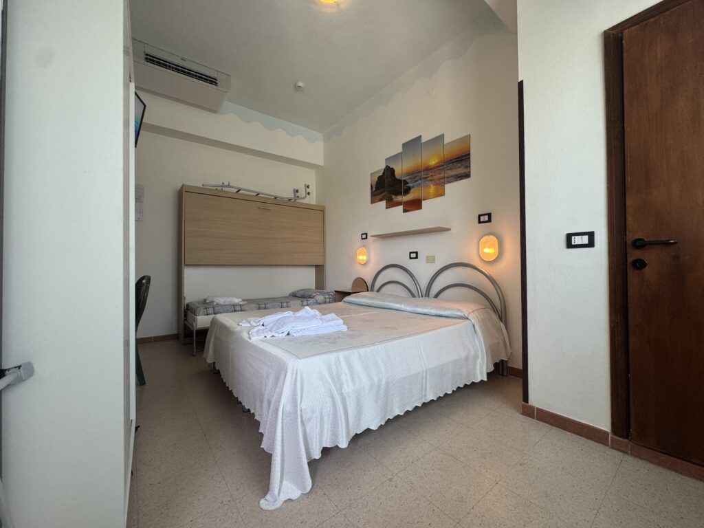 Le camere dell'Hotel Edelweiss - Camera basic con letto a castello